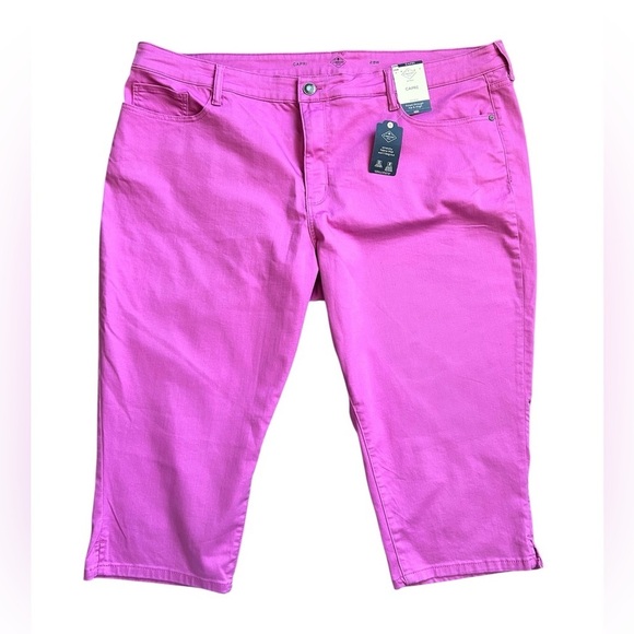 St. John's Bay Pants - St. John’s Bay NWT Bubble Gum Pink Mid-Rise Plus size Capris 28W